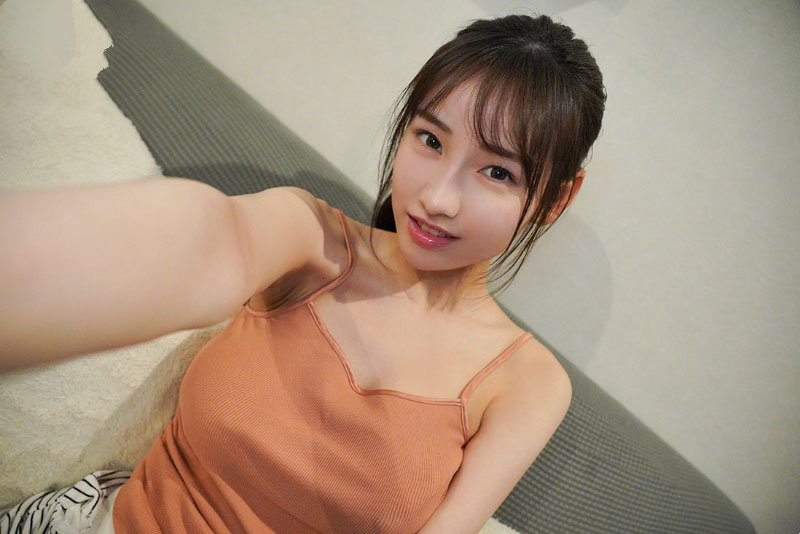 아름다운 소녀들은 산책하러 가고 싶어합니다